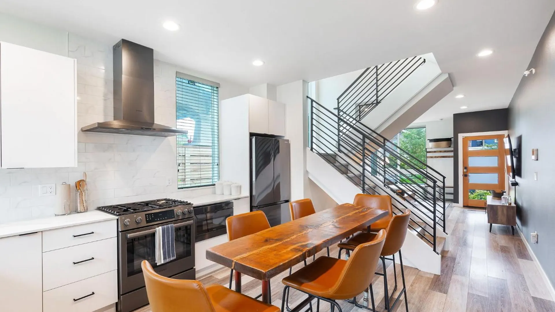 Вилла Stylish Townhouse Near Seattle Attractions Дом отдыха