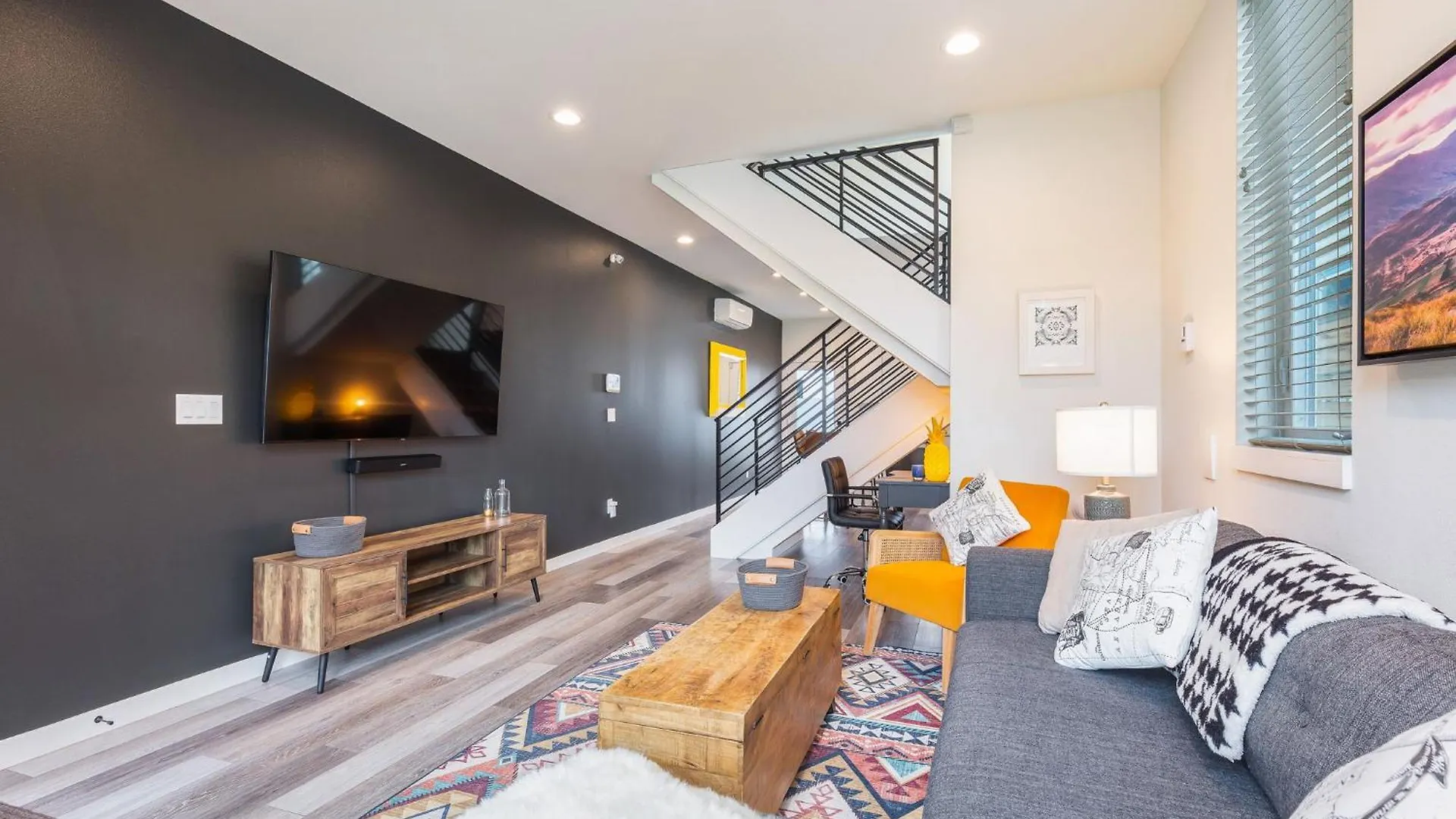 Дом отдыха Вилла Stylish Townhouse Near Seattle Attractions США