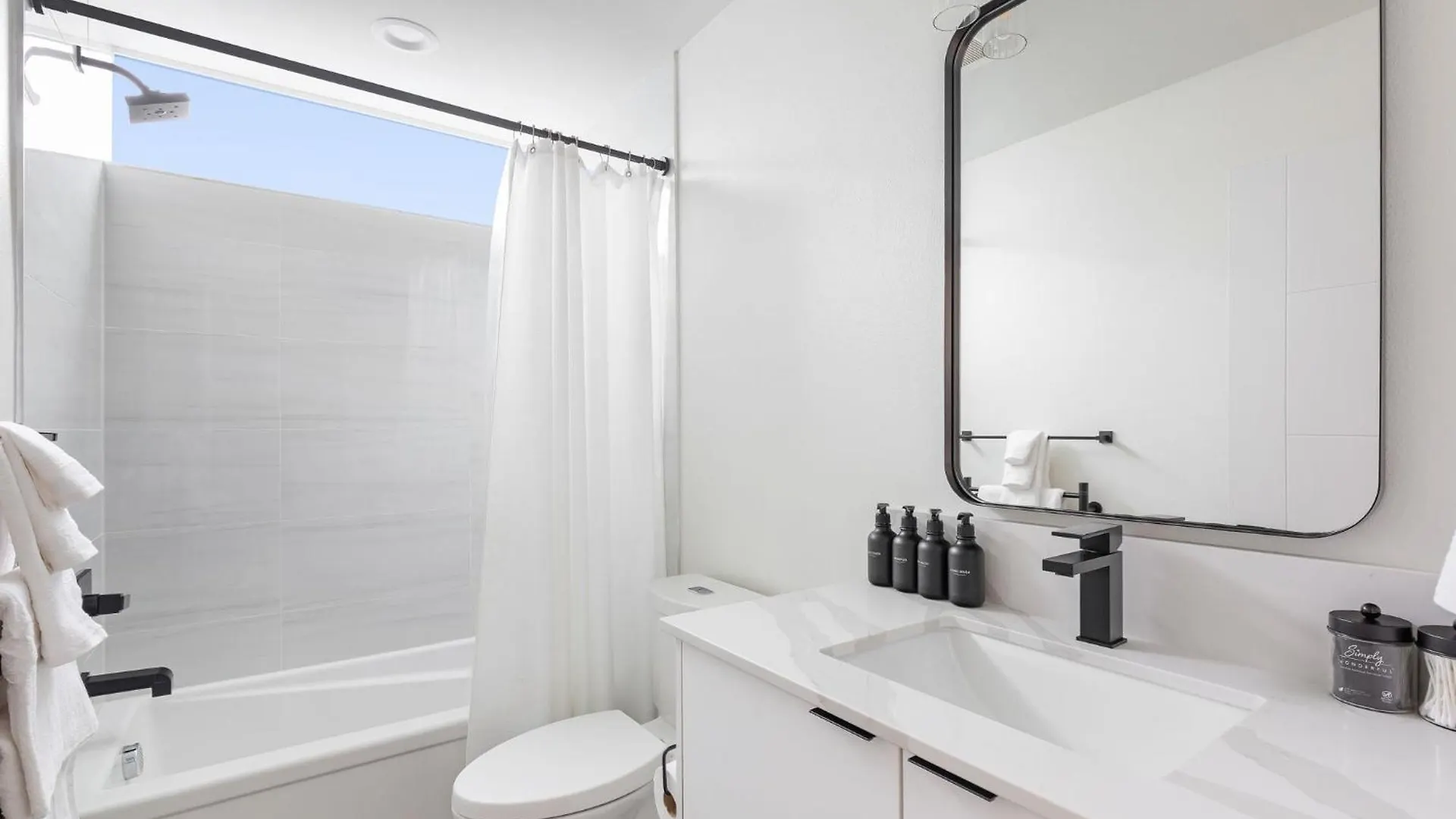 Вилла Stylish Townhouse Near Seattle Attractions 0*,  США