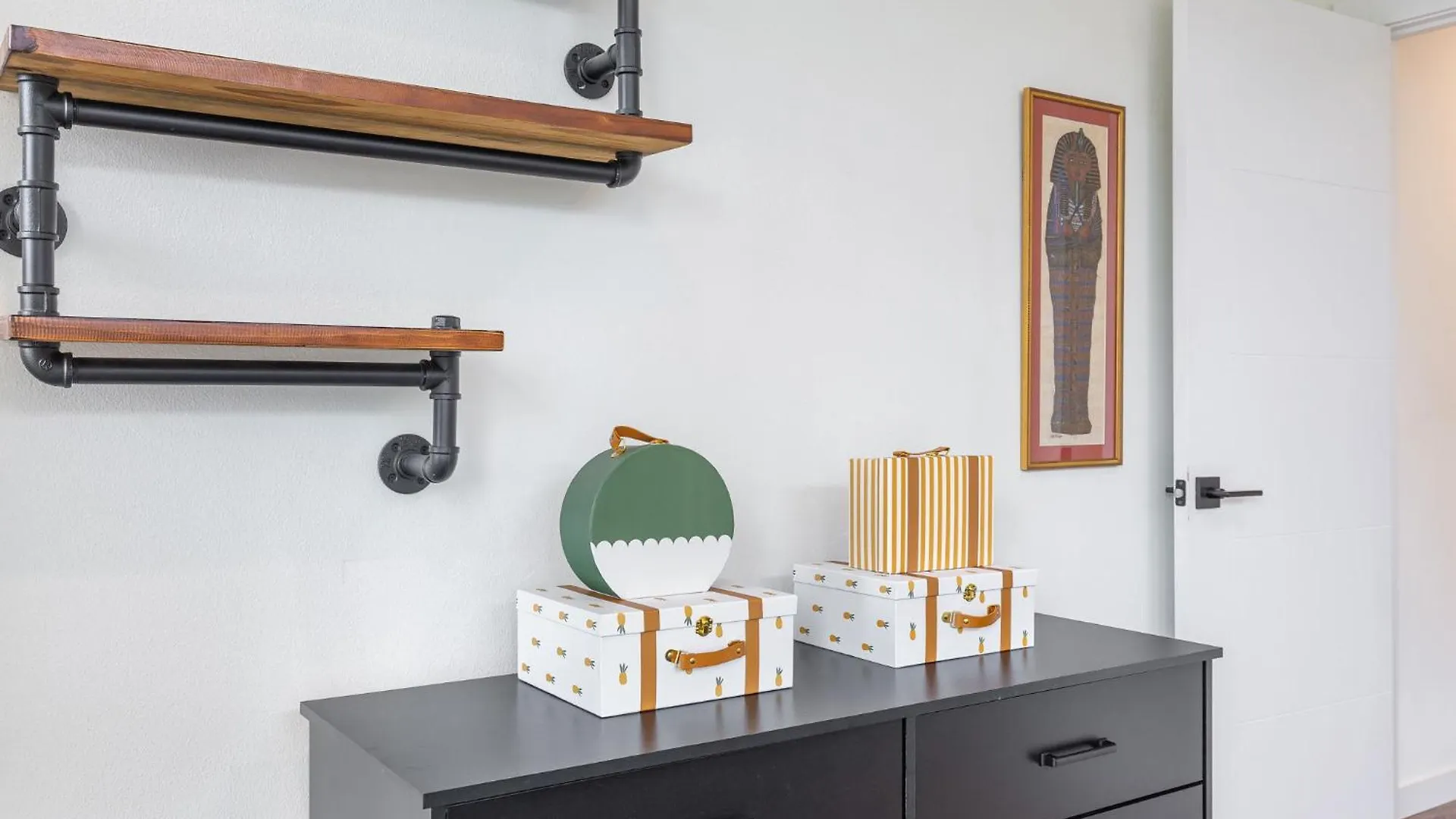 Вилла Stylish Townhouse Near Seattle Attractions 0*,  США